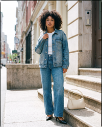 Denim Day - même personnage, autre posture
