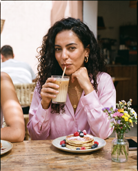 Brunch Club - même personnage, autre posture (image générée par IA)