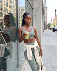 Matcha After Gym - même personnage, autre posture (image générée par IA)